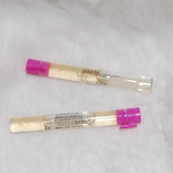 NWOT Givenchy Very Irresistible Eau de Toilette 2 Mini Samples - Picture 2 of 3